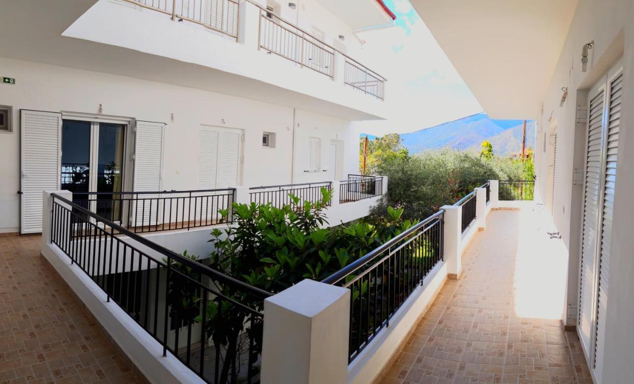 Ενοικιαζόμενα Δωμάτια Γεωργία Σταμούλου Ροβιές Εξωτερικό φωτογραφία