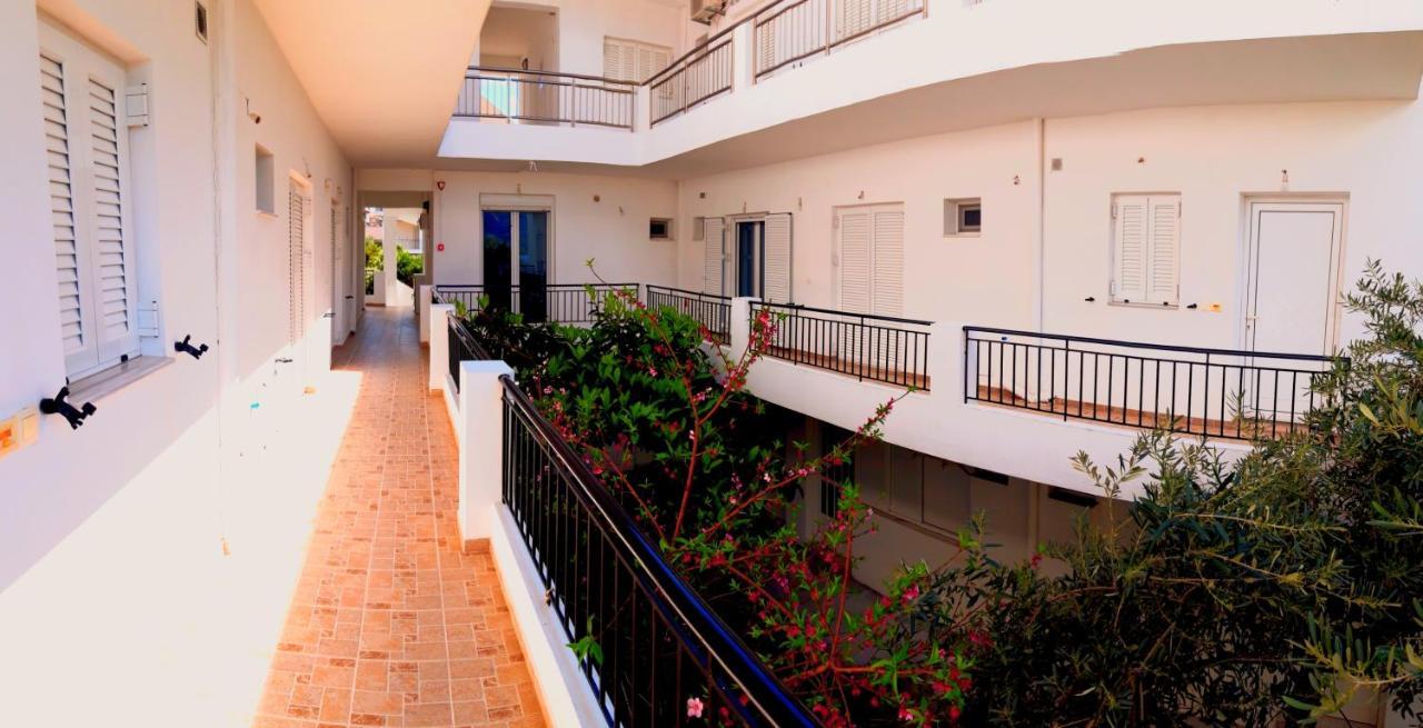 Ενοικιαζόμενα Δωμάτια Γεωργία Σταμούλου Ροβιές Εξωτερικό φωτογραφία